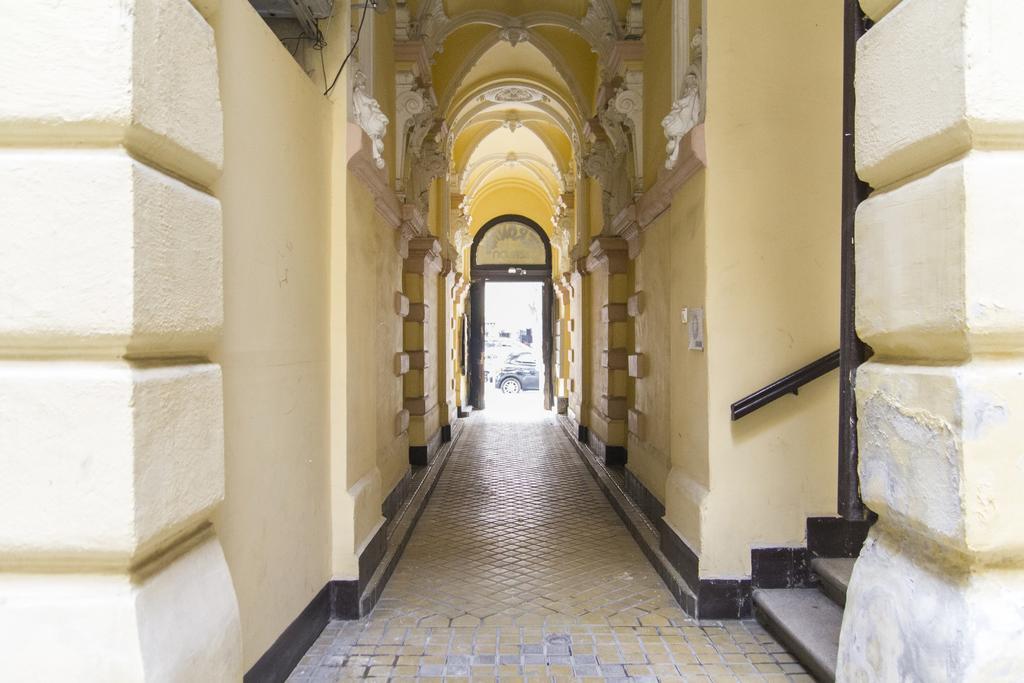 Authentic Grand Boulevard Будапеща Екстериор снимка