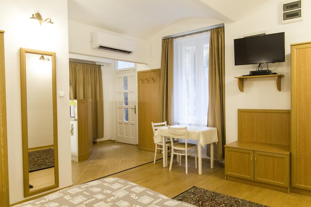 Authentic Grand Boulevard Будапеща Екстериор снимка