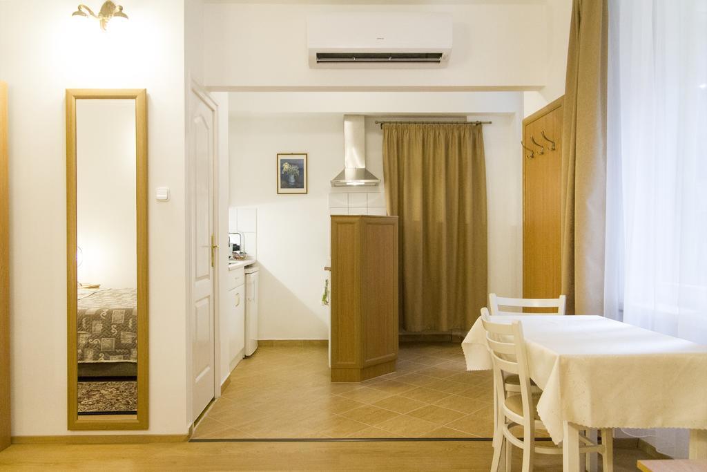 Authentic Grand Boulevard Будапеща Екстериор снимка